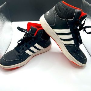 Final ⬇️Adidas. Size 5.